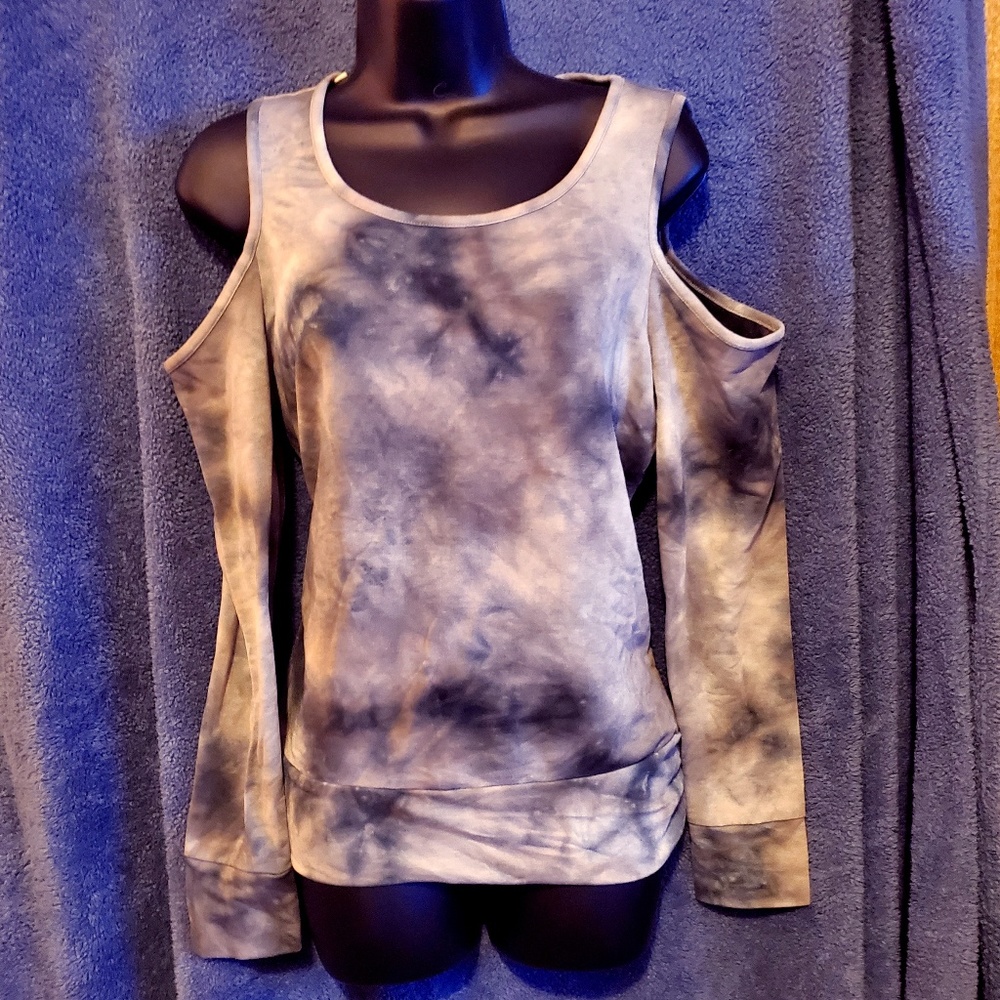 COLD SHOULDER TOP